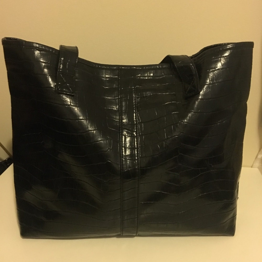 Black shoulder bag